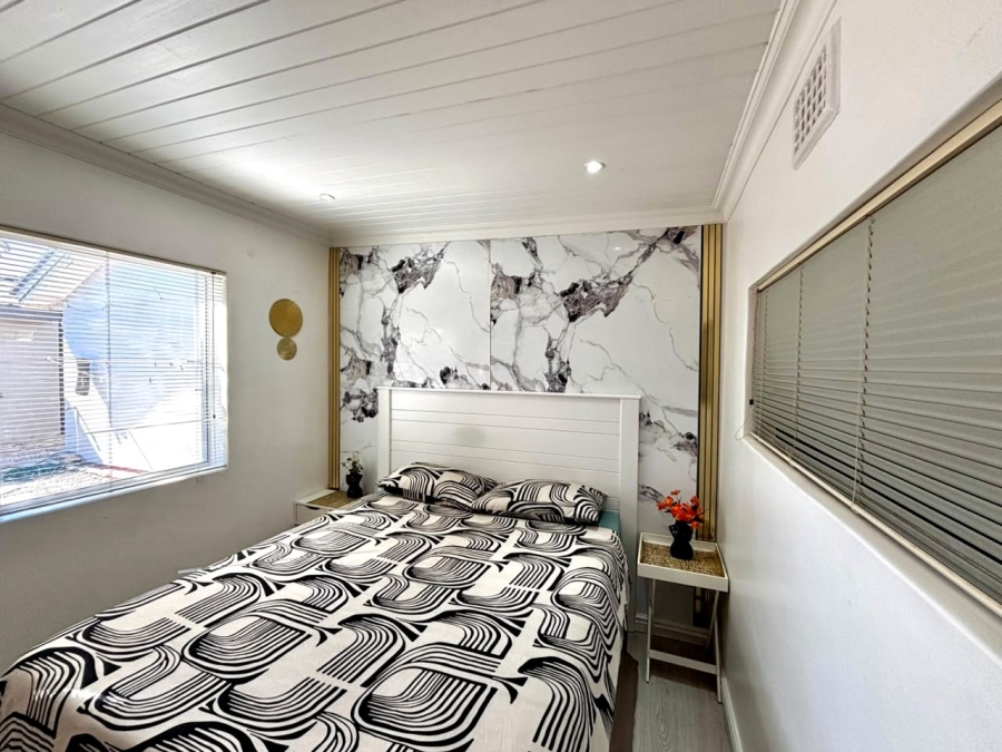 6 Bedroom Property for Sale in Vasco Estate Western Cape